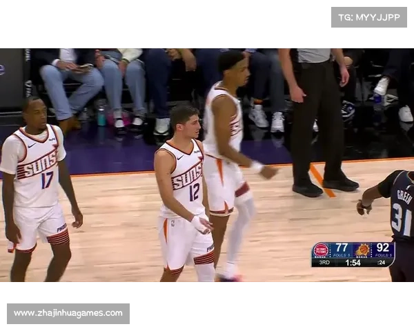 黄蜂主场球迷高呼MVP为三球助威